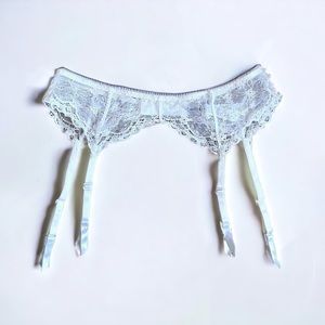 • intimissimi • NWOT Lace Garter Belt